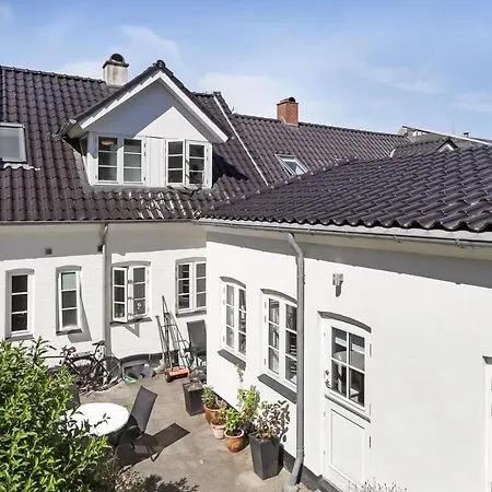 Professor Labri Apartman